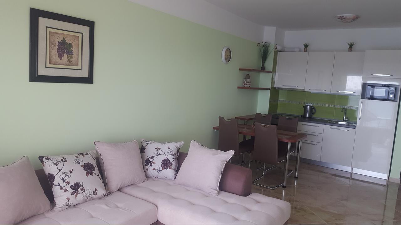 Apartment Sea Space 3 Добра вода Екстериор снимка