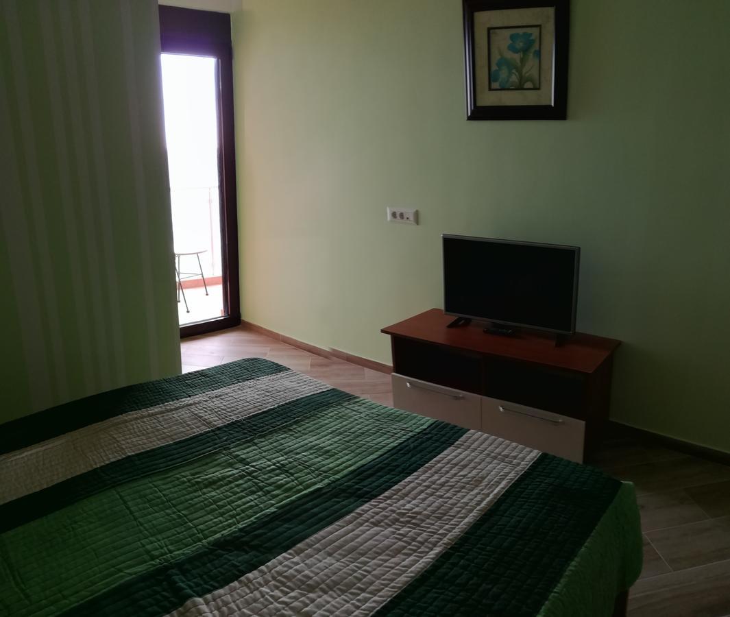 Apartment Sea Space 3 Добра вода Екстериор снимка