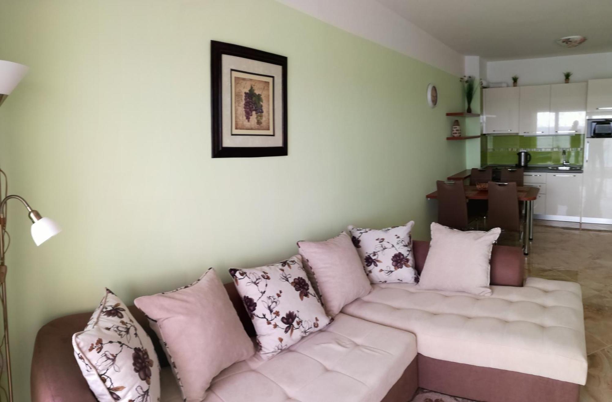 Apartment Sea Space 3 Добра вода Екстериор снимка