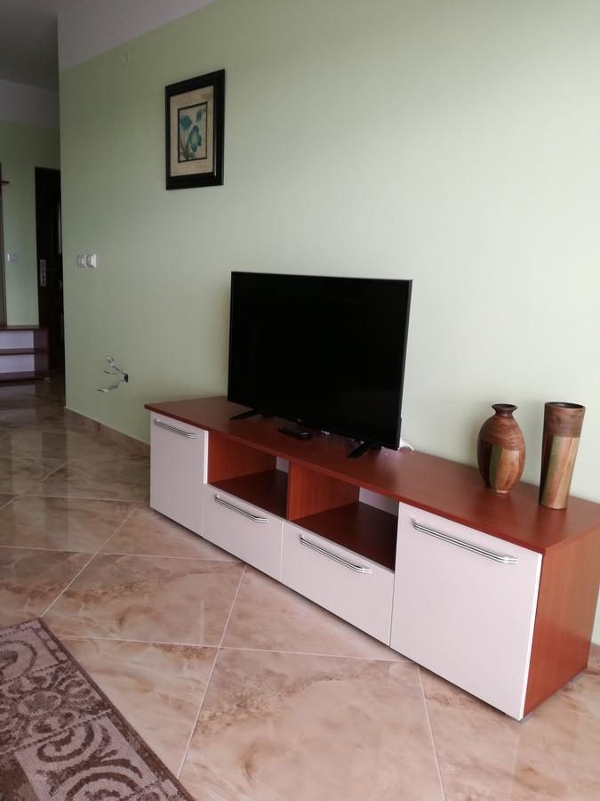 Apartment Sea Space 3 Добра вода Екстериор снимка