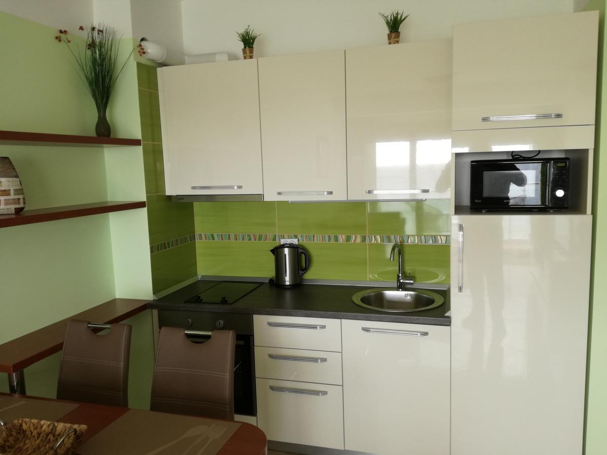 Apartment Sea Space 3 Добра вода Екстериор снимка