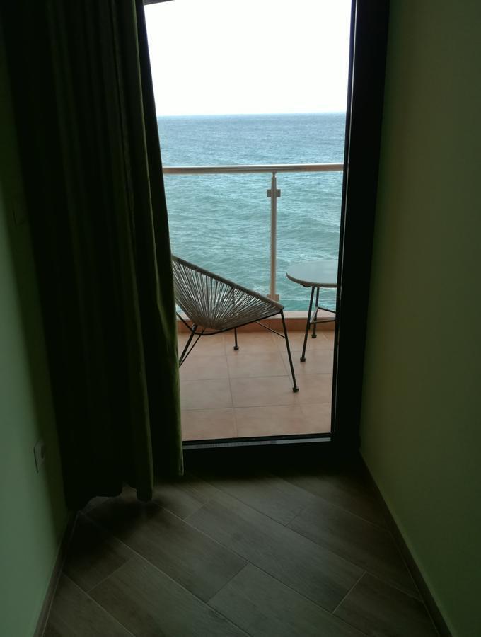 Apartment Sea Space 3 Добра вода Екстериор снимка