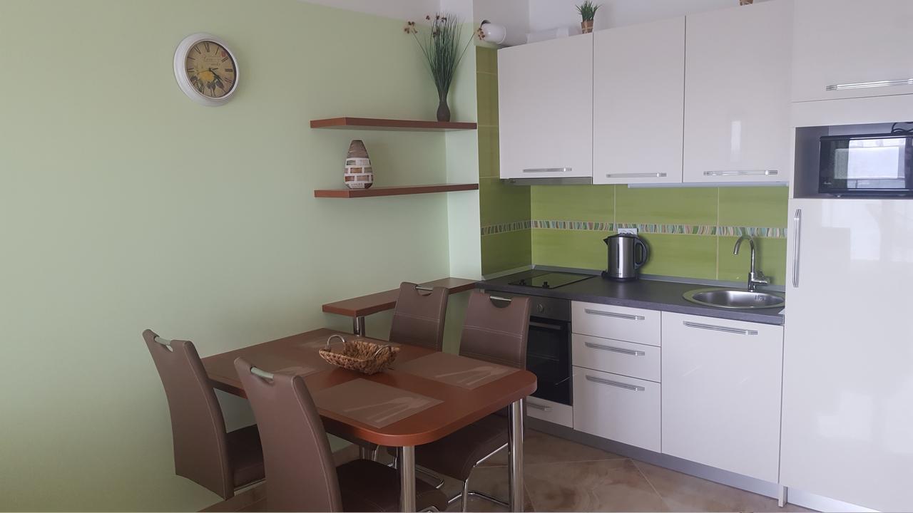 Apartment Sea Space 3 Добра вода Екстериор снимка