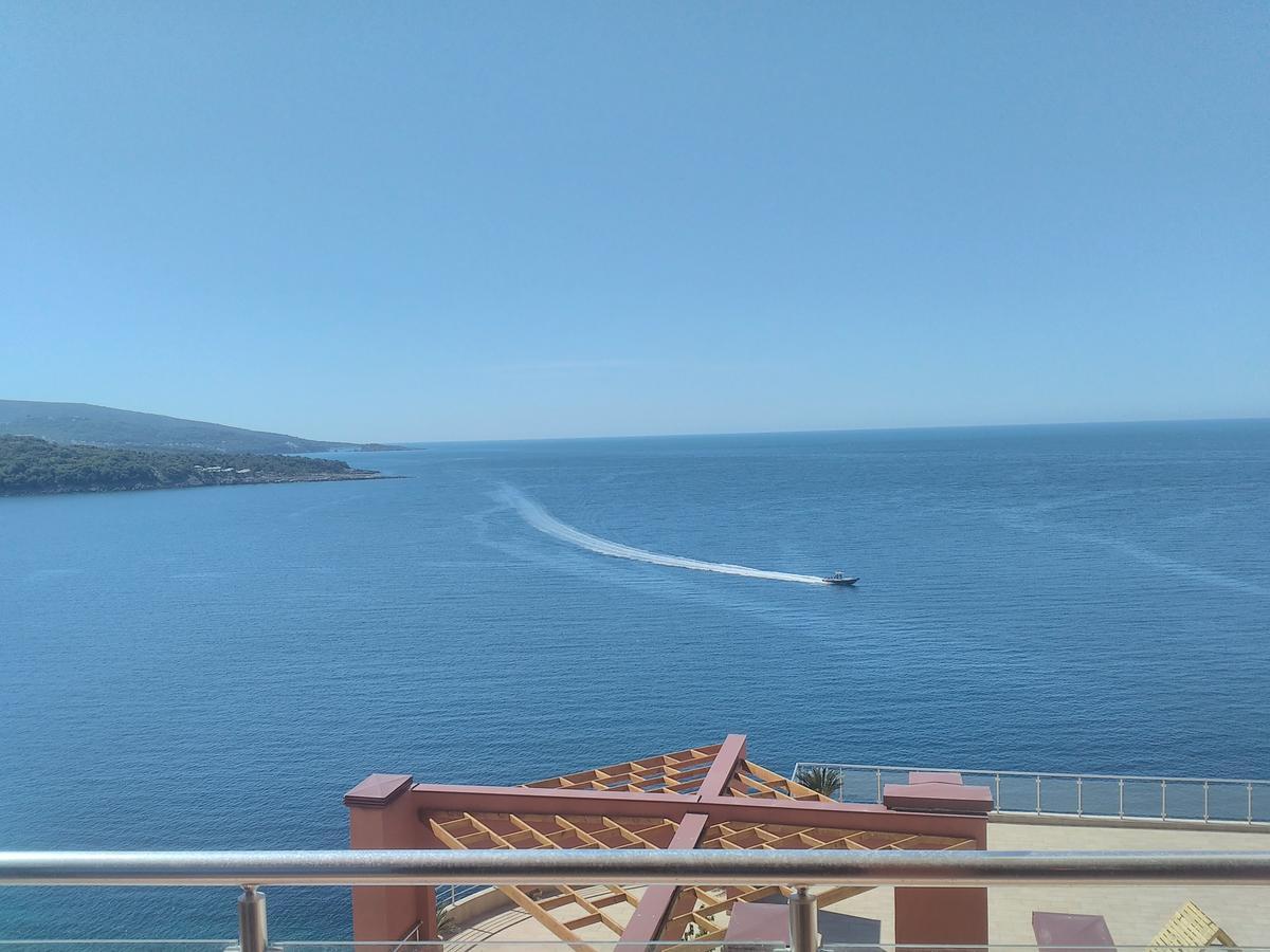 Apartment Sea Space 3 Добра вода Екстериор снимка