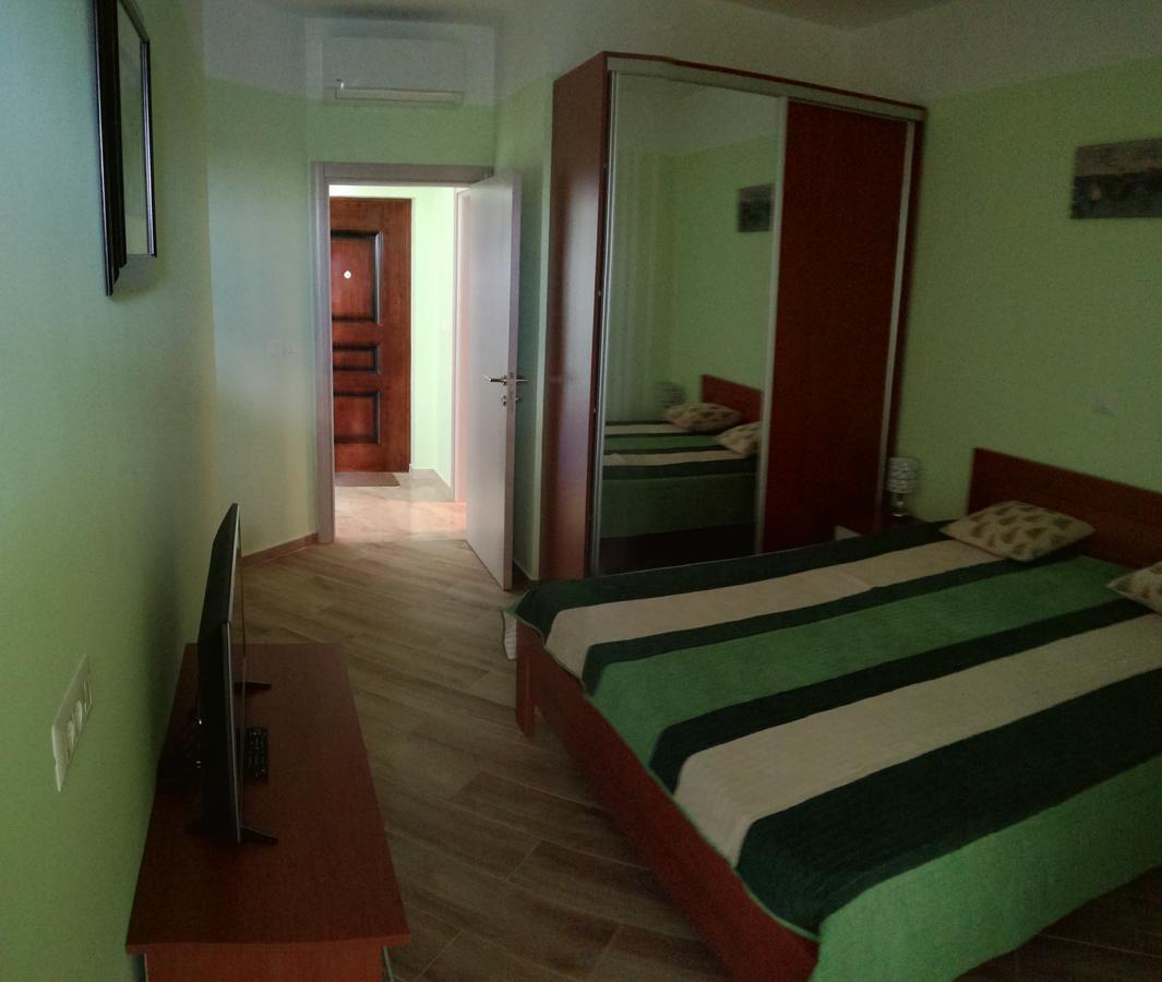 Apartment Sea Space 3 Добра вода Екстериор снимка