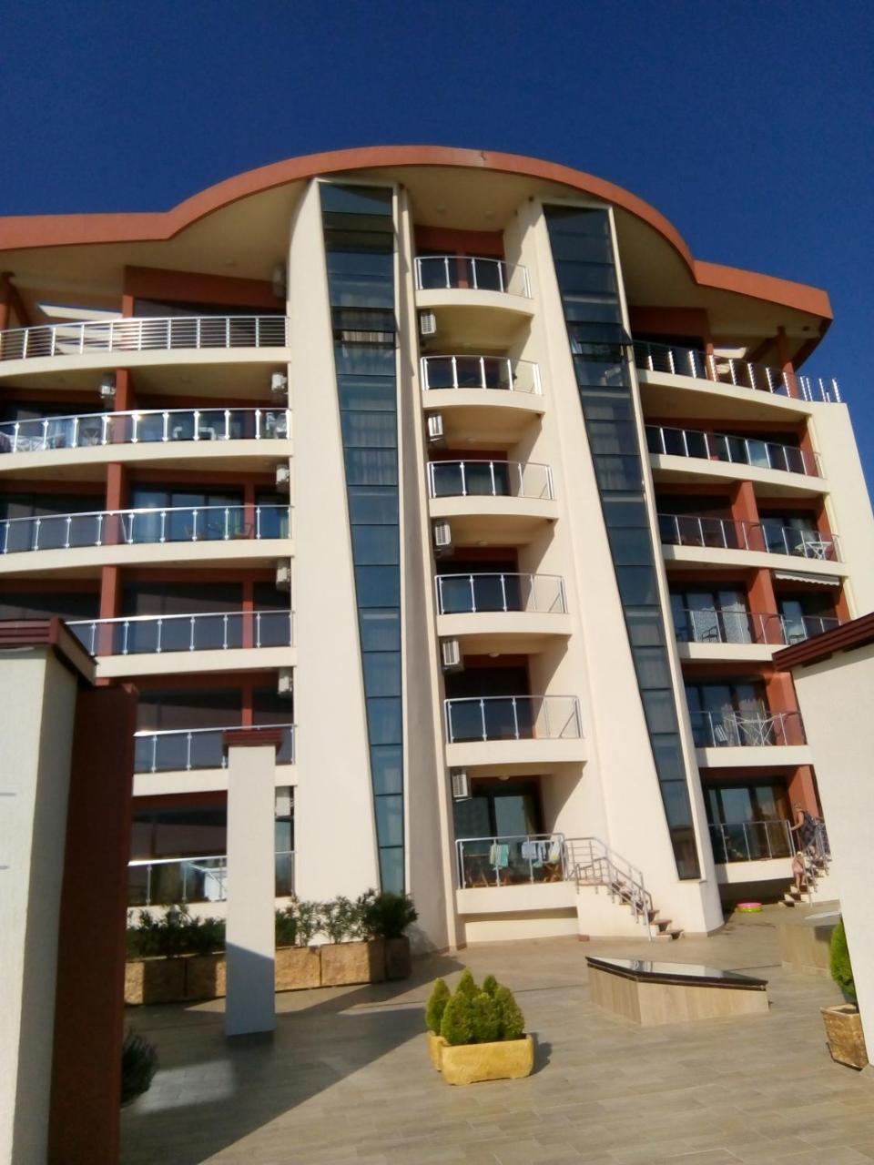 Apartment Sea Space 3 Добра вода Екстериор снимка